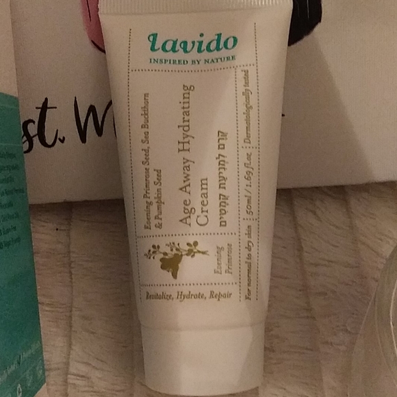 Luxury Lavido Age Away Hydrating Cream with Pumpkin Seed Extract - Picture 4 of 10